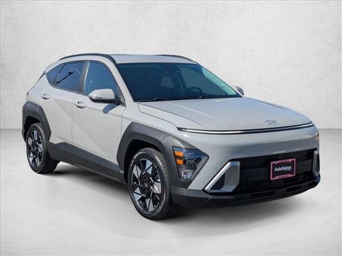 Used 2024 Hyundai Kona SEL FWD image 3