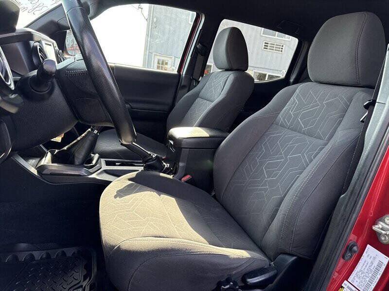 Used 2016 Toyota Tacoma TRD Sport w/ Towing Package AWD/4WD image 17
