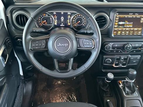 Used 2023 Jeep Gladiator Mojave AWD/4WD image 14