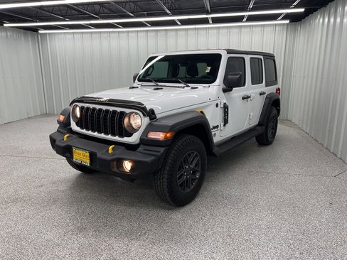 Used 2024 Jeep Wrangler Sport S image 3