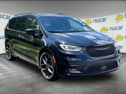 Used 2025 Chrysler Pacifica Limited