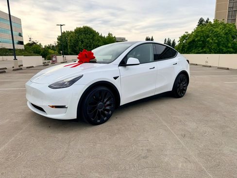 Used 2022 Tesla Model Y Performance AWD/4WD image 17