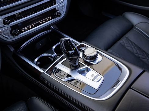 Used 2019 BMW 750i xDrive w/ Executive Package image 12