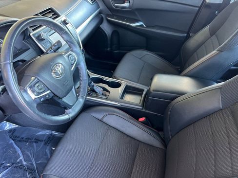 Used 2016 Toyota Camry SE image 11