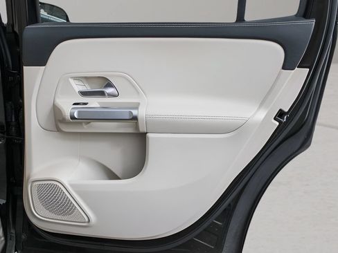 Used 2023 Mercedes-Benz GLB 250 image 33