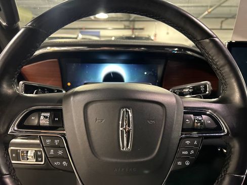 Used 2023 Lincoln Navigator Reserve AWD/4WD image 11