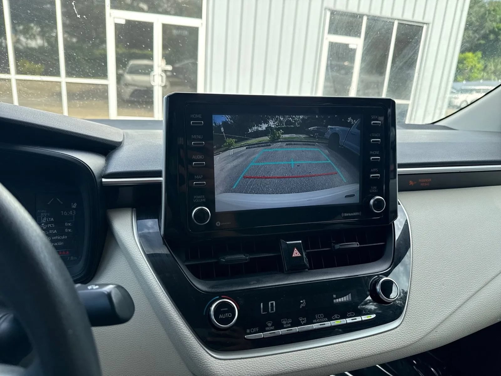 Used 2021 Toyota Corolla LE FWD image 21