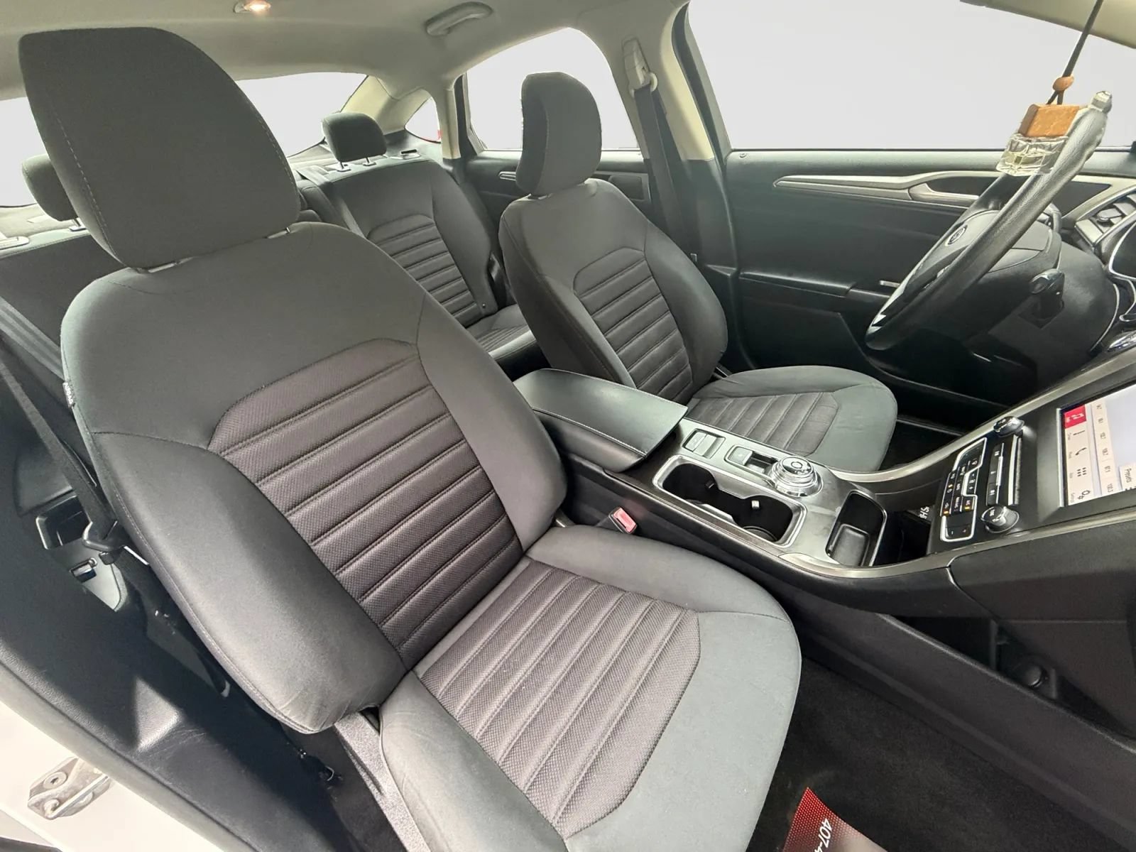 Used 2017 Ford Fusion SE w/ Fusion SE Technology Package FWD image 21