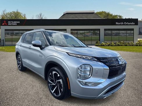 Used 2025 Mitsubishi Outlander SEL image 1