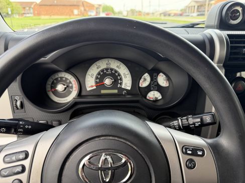 Used 2013 Toyota FJ Cruiser 4WD w/ Convenience Pkg image 30