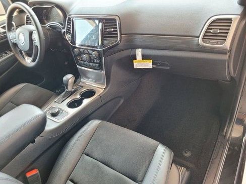 Certified 2022 Jeep Grand Cherokee Laredo X AWD/4WD image 16
