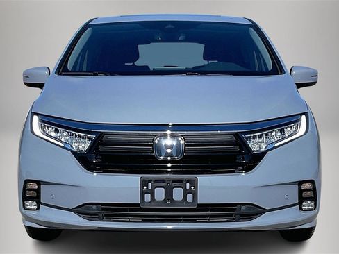 Used 2024 Honda Odyssey Touring image 3