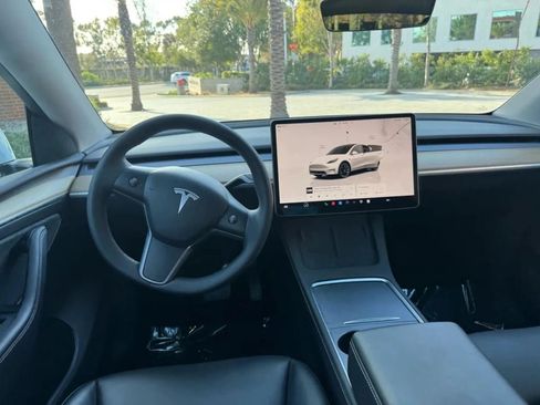 Used 2024 Tesla Model Y Long Range AWD/4WD image 12