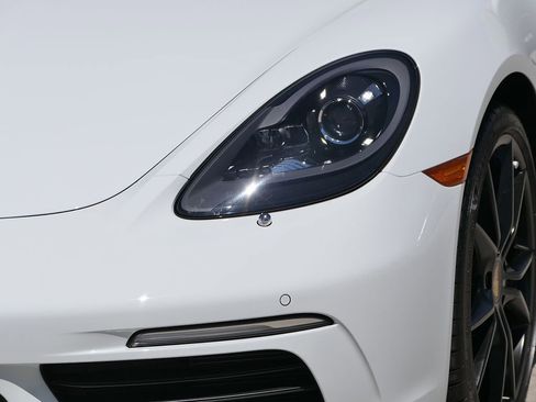 Used 2024 Porsche 718 Boxster RWD image 8