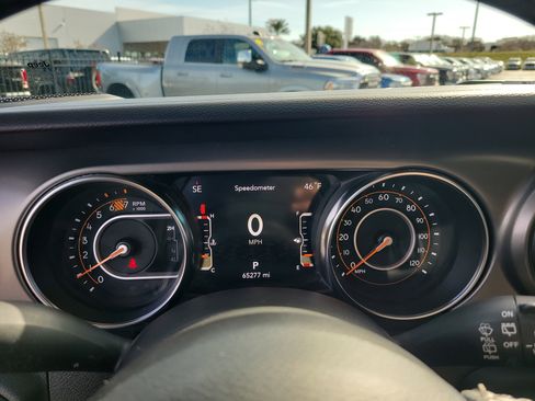 Used 2023 Jeep Wrangler Unlimited Sport image 29