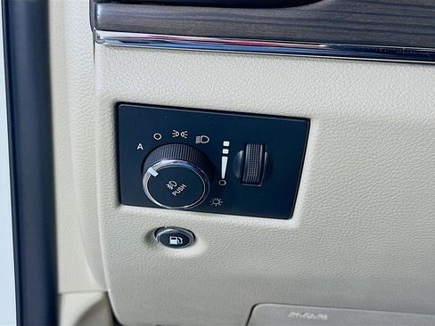 Used 2019 Jeep Grand Cherokee Overland image 22