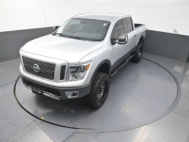 Used 2018 Nissan Titan PRO-4X w/ Pro-4x Convenience Package AWD/4WD image 25