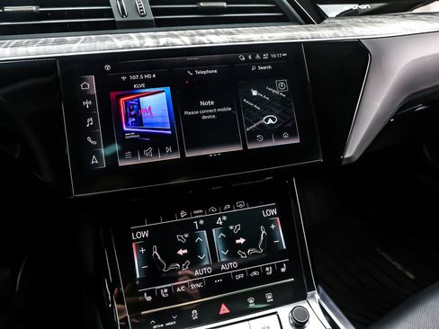 Used 2024 Audi Q8 e-tron Premium Plus w/ Premium Plus Package image 21