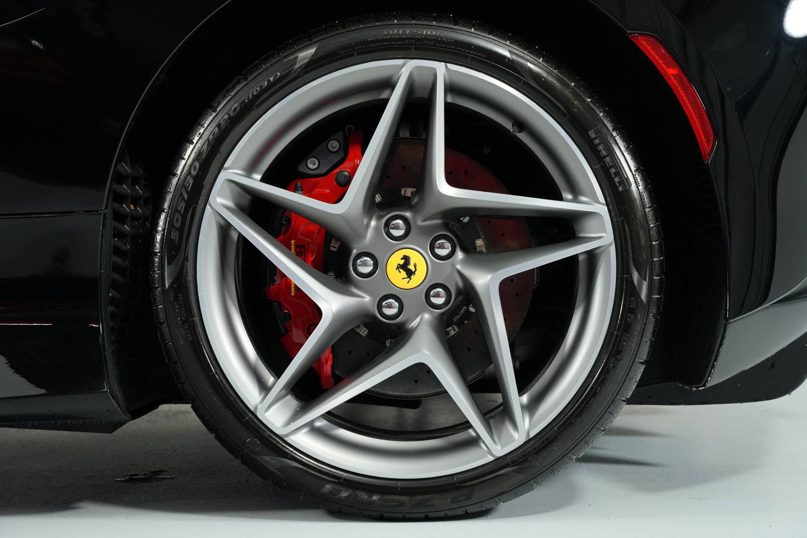Used 2022 Ferrari F8 Spider RWD image 10