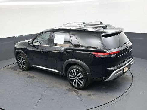 Used 2024 Nissan Pathfinder Platinum w/ Cargo Package image 35