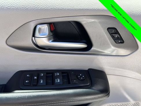 Used 2023 Chrysler Pacifica Touring-L FWD image 10