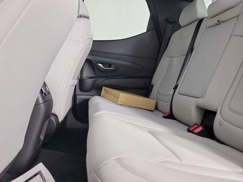 New 2025 Hyundai Santa Cruz SEL image 32