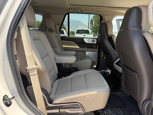 Used 2022 Lincoln Navigator Reserve AWD/4WD image 22