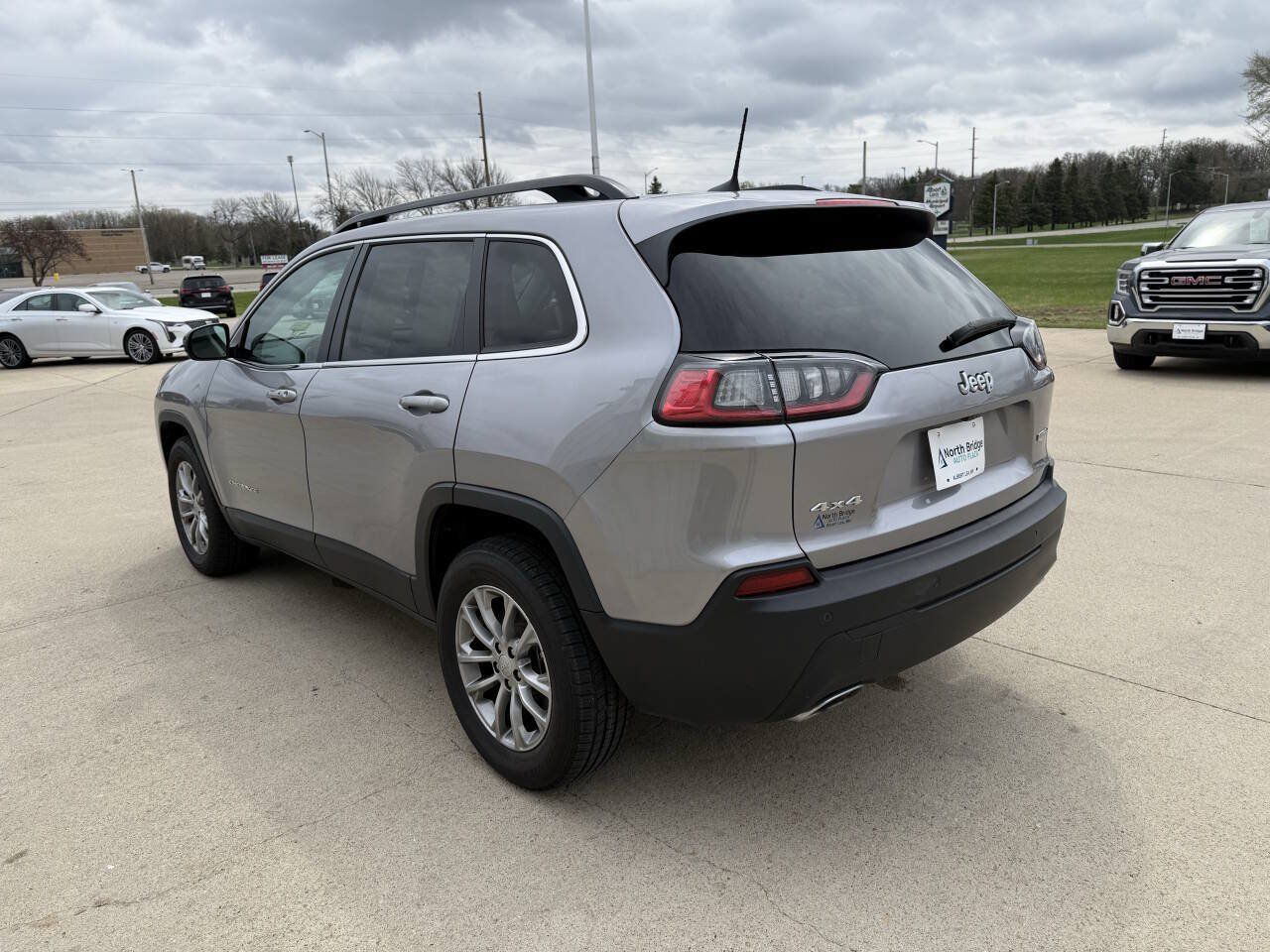 Used 2022 Jeep Cherokee Latitude Lux AWD/4WD image 3