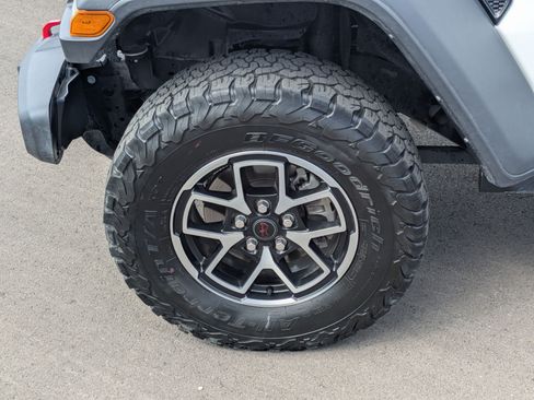 Used 2025 Jeep Wrangler Unlimited Rubicon AWD/4WD image 14
