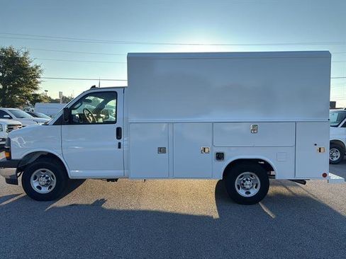 New 2025 Chevrolet Express 3500 w/ Power Convenience Package image 4