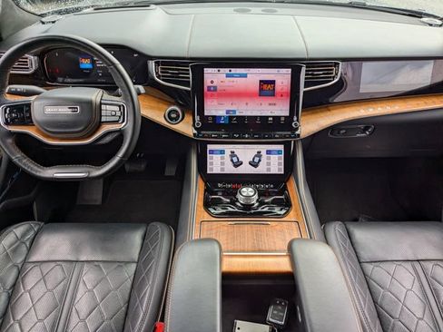 Used 2022 Jeep Grand Wagoneer Series III AWD/4WD image 15