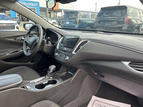 Used 2024 Chevrolet Malibu LT image 32