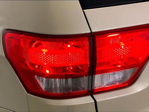 Used 2011 Jeep Grand Cherokee Overland Summit AWD/4WD image 28