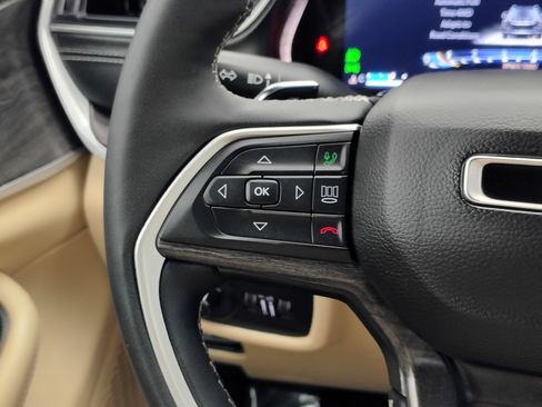 Used 2024 Jeep Grand Cherokee Limited image 41