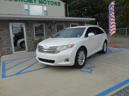 Used 2012 Toyota Venza LE AWD/4WD image 1