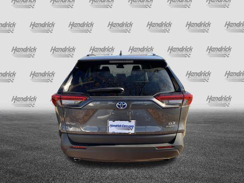 Used 2022 Toyota RAV4 XLE Premium image 9
