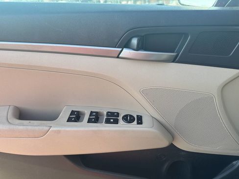 Used 2018 Hyundai Elantra SE image 6