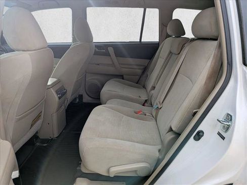 Used 2012 Toyota Highlander FWD image 18