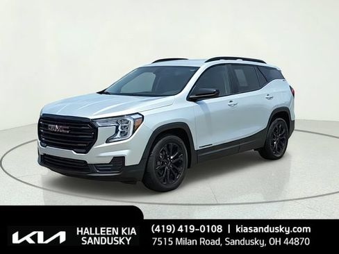 Used 2022 GMC Terrain SLE w/ Elevation Edition FWD image 1