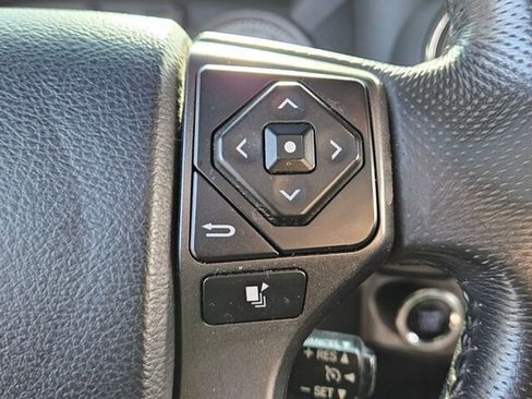 Used 2017 Toyota Tacoma TRD Sport image 27