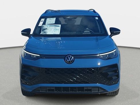 New 2026 Volkswagen Tiguan SE R-Line FWD image 2