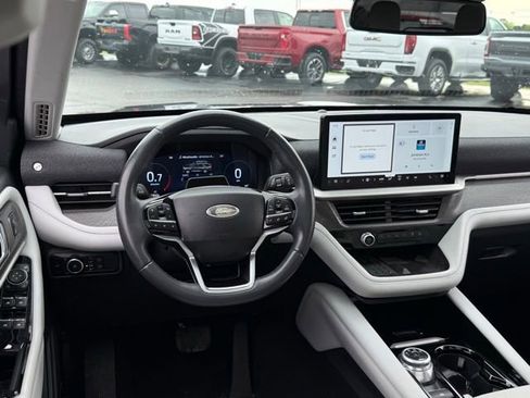 Certified 2025 Ford Explorer Platinum w/ LUX Leather Package AWD/4WD image 9