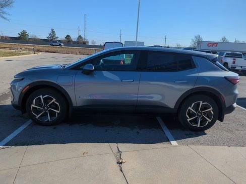 New 2026 Chevrolet Equinox EV LT image 9