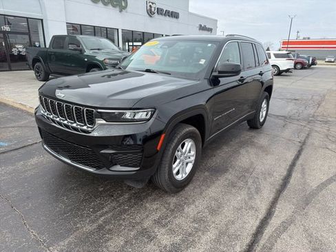 Used 2023 Jeep Grand Cherokee Laredo AWD/4WD image 2