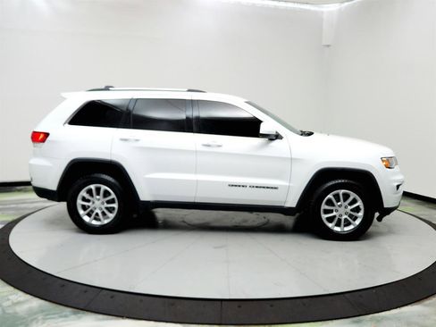Used 2021 Jeep Grand Cherokee Laredo image 4