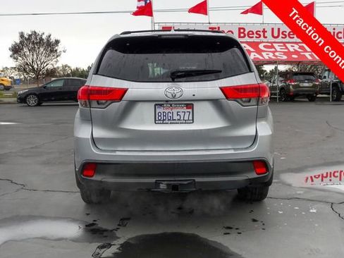 Certified 2018 Toyota Highlander SE image 10