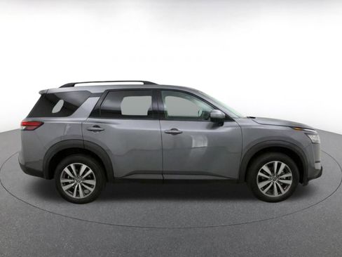 Used 2025 Nissan Pathfinder SV FWD image 10