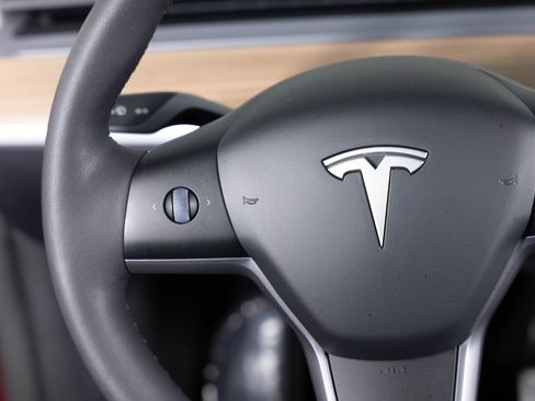 Used 2024 Tesla Model Y Performance image 30