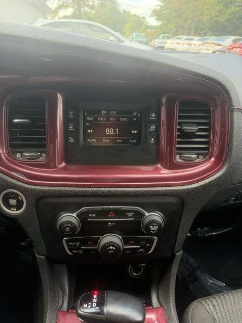Used 2017 Dodge Charger SE RWD image 16