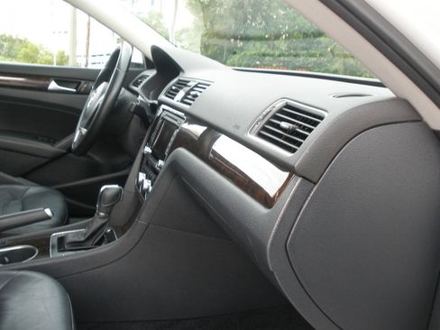 Used 2014 Volkswagen Passat TDI SEL Premium FWD image 30